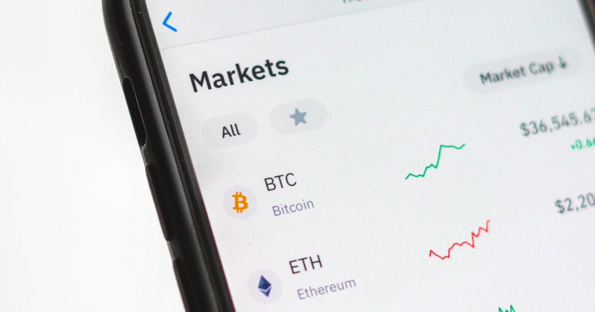 Stablecoin Market Cap Tops $200 Billion for the First Time as USDC Closes the Gap on Tether