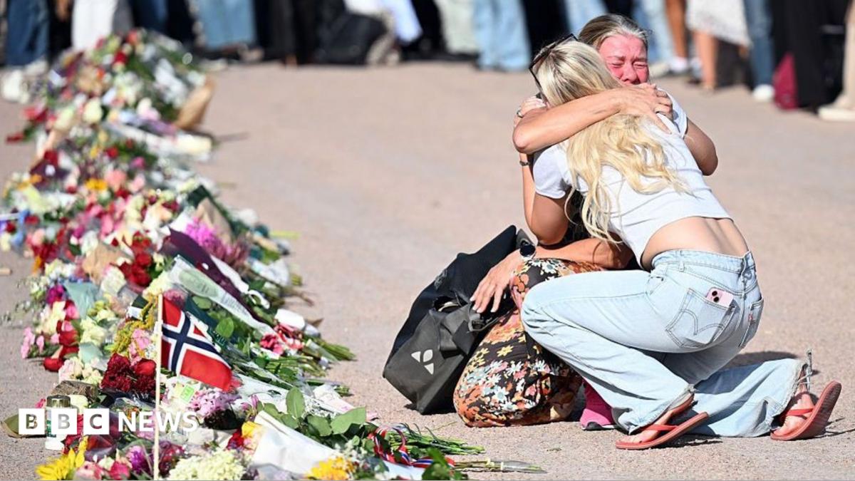 Norwegians Gather at the Palace as King Harald's Condition Worsens