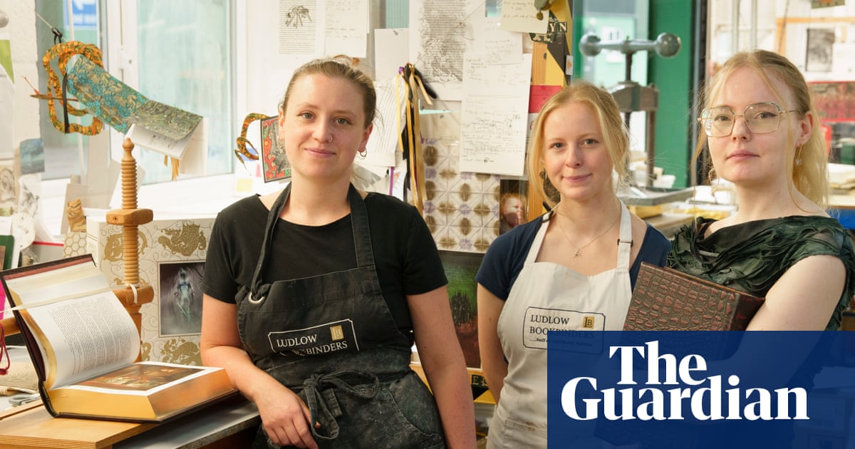 Young Workers Are Leaving the Digital Economy for Bookbinding